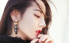 关于女性服装朋友圈短句(发朋友圈女装服装的语句)