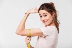 简单的瘦手臂方法(女生瘦手臂的简单方法)