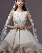 欧洲女性冬季运动服装颜色(欧洲人的冬天穿衣风格图片)