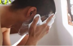 混合皮肤男化妆品牌排行榜(混合型皮肤男士适合用什么护肤品)