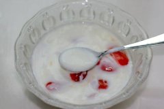 瘦腿吃火锅后喝酸奶(吃了火锅以后喝酸奶就不会胖了吗)