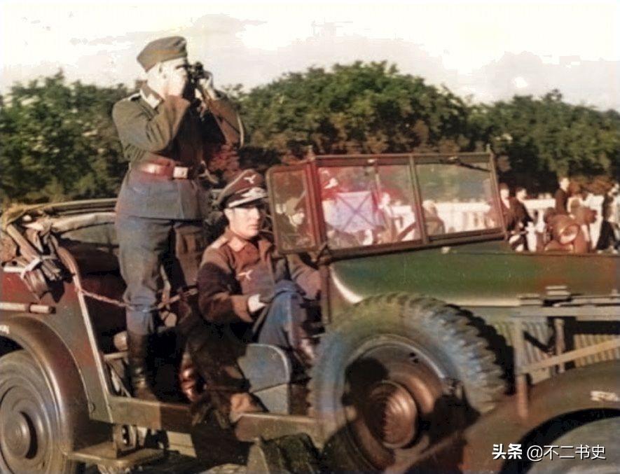 上色老照片：镜头下德占时期的法国，对着德军微笑的巴黎女孩