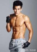 怎么练出彭于晏的腹肌(如何练出彭于晏的肌肉)