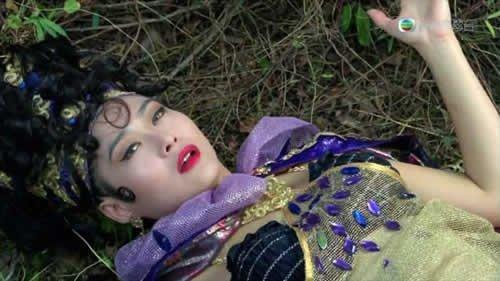 她是香港传奇艳星,35F身材傲人,卿本佳人叶玉卿生日快乐