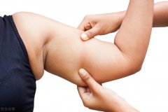 大臂粗怎么办(大臂粗怎么减)