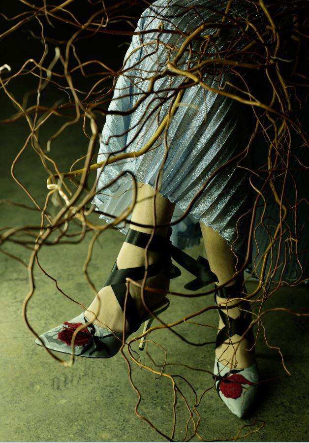 现代贝儿的衣橱什么样？天才设计师推出「美女与野兽」限定系列！