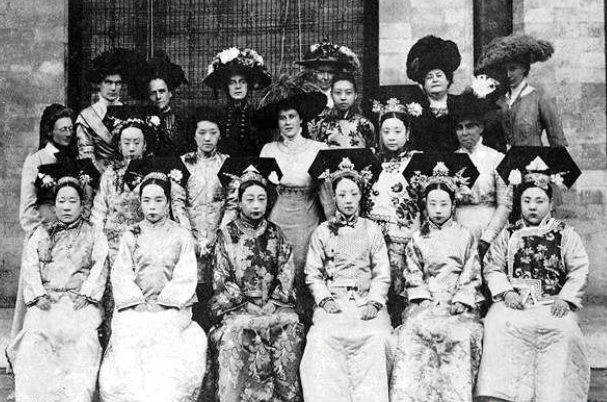 一眼看尽历代服饰，汉唐明清哪个朝代的服装美？