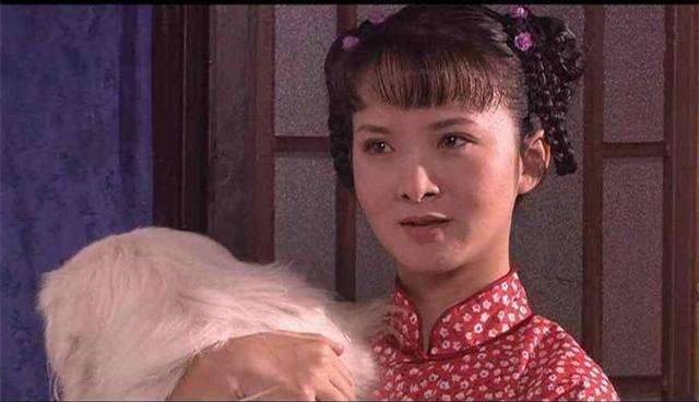 她是《大宅门》里的香秀，和张国荣演过对手戏，她的美低调而持久