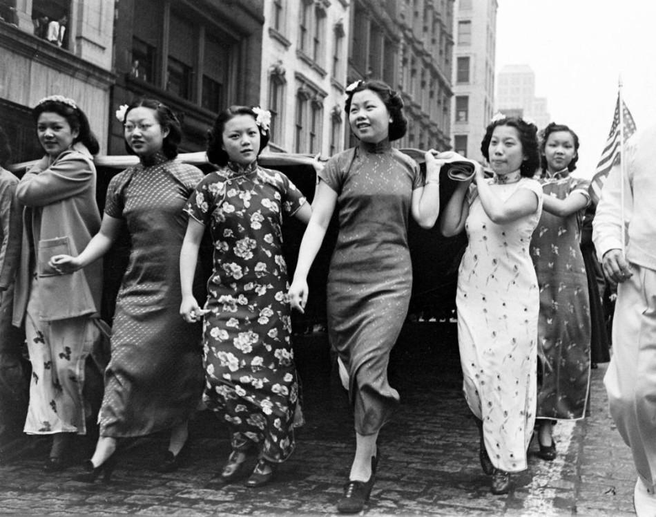 老照片：民国时期女子旗袍装，气质优雅，懂礼数守规矩