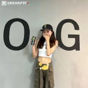 女生健身房怎么减手臂(女生在健身房怎么瘦胳膊)