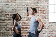 50岁男人肌肉锻炼方法(50多岁男人如何锻炼)