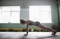 美背怎么练(美背的方法)