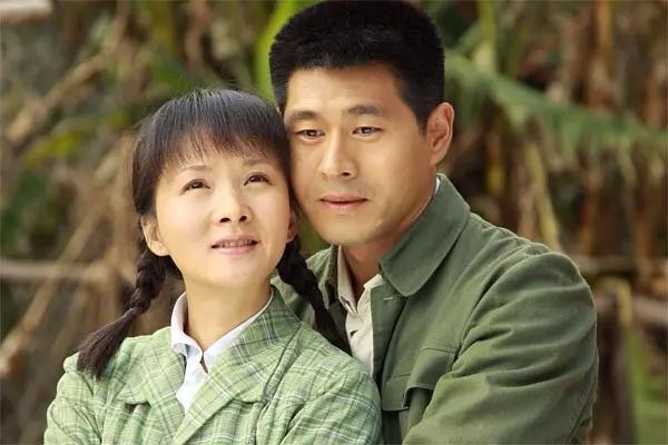 她是《大宅门》里的香秀，和张国荣演过对手戏，她的美低调而持久