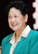 秋季老年女性服装款式图(老年秋季服装新款式)