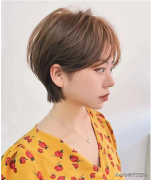 流行女性衣服装(女士流行服装)