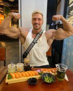 家里肱二头肌锻炼方法(家里练肱二头肌的动作)