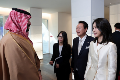 韩国女性上班服装图片(韩国衣服女装图片)