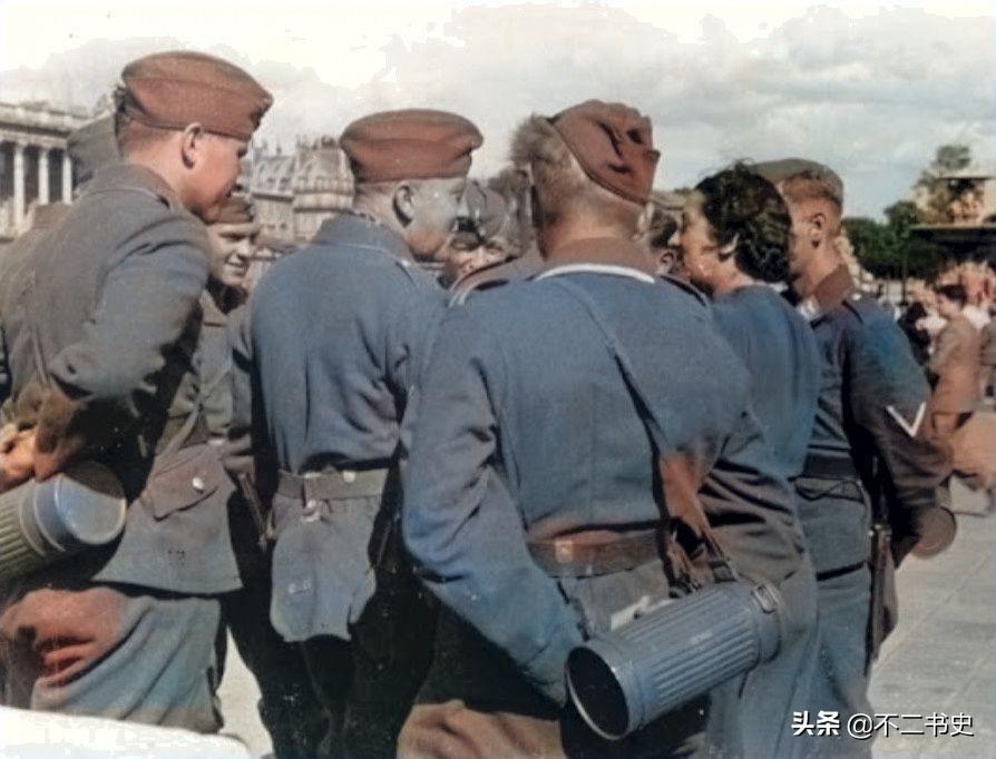 上色老照片：镜头下德占时期的法国，对着德军微笑的巴黎女孩
