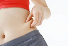 后腰上边两坨赘肉是怎么回事(腰后面两坨赘肉是怎么引起的)