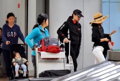 女性服装黑白配图大全大图(黑白穿搭女图片大全)