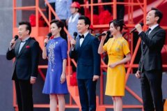 晚会彩排服装图片女性(女主持人服装图片大全 晚会)