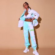 女性夜店酒吧服装图片真实(女性夜店酒吧服装图片真实高清)