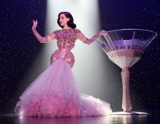 外国独特女性服装展示(外国服饰图案)