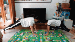 初中生怎么锻炼胸肌(初中生锻炼胸肌的方法)