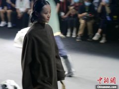 海南女性特色服装图片大全(海南女性特色服装图片大全视频)