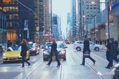 西方女性服装特点(西方服饰的主要特征)