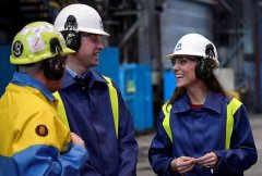 钢铁厂女性工作服装图片(钢铁厂女性工作服装图片欣赏)