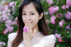 乳房小怎么按摩(胸小该怎么按摩)