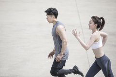 女生运动后小腿有肌肉怎么消除(运动小腿长肌肉了怎么消除)