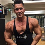 新手怎么练胸肌(新手如何练胸肌)