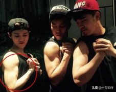 哑铃侧弯举怎么做(哑铃弯举的正确锻炼方法)