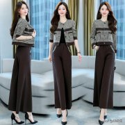 职业女性职场服装(女性时尚职业装)