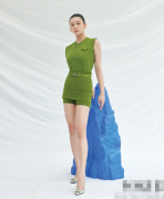 小女性感服装秀场图片大全(时尚服装秀图片)