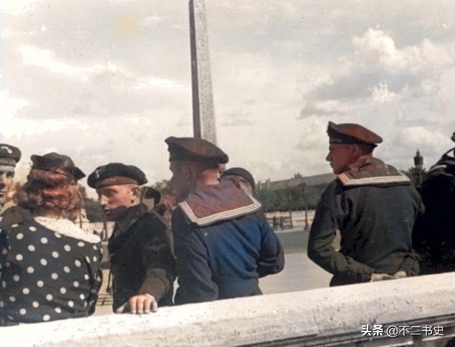 上色老照片：镜头下德占时期的法国，对着德军微笑的巴黎女孩