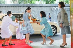 泰国现代女性服装图片(泰国美女传统服装)