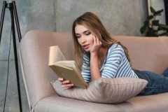 时尚生活女性服装搭配视频(时尚生活女性服装搭配视频教程)