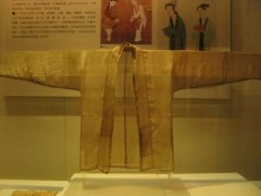 国外女性守丧服装(中国丧服穿法)