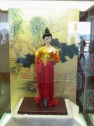 欧洲女性宫廷服装广袖(欧洲女士宫廷礼服)