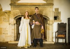 中世纪女性服装史(中世纪女人服饰)