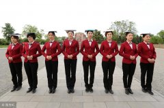 服装店女性营业员站姿(女装店营业员/店员)