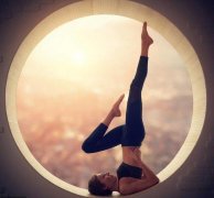 倒立减肥的正确方法(倒立的好处 减肥法)