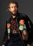 适合女性的酒店服务员服装(酒店女服务员工作服装)