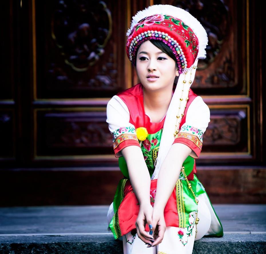 少族民族白族特色风高清写真，网友惊叹：还是中国民族服饰好看