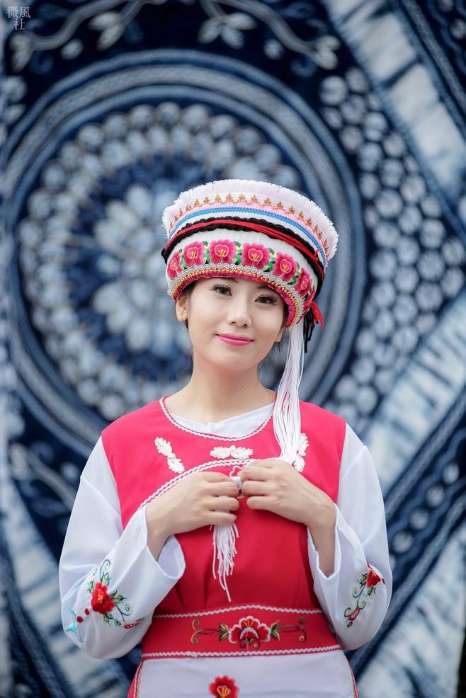 少族民族白族特色风高清写真，网友惊叹：还是中国民族服饰好看