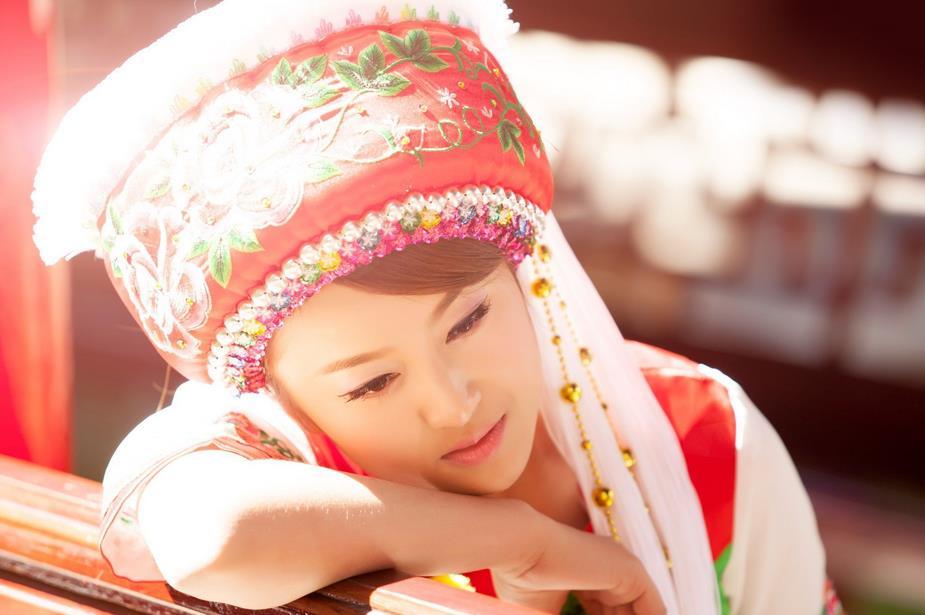 少族民族白族特色风高清写真，网友惊叹：还是中国民族服饰好看