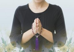 葬礼女性穿什么服装好(葬礼女性穿什么服装好看图片)